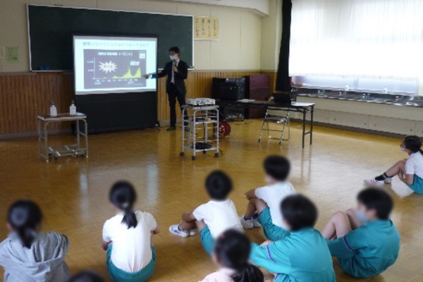 図9 小学校での手洗いキャンペーン