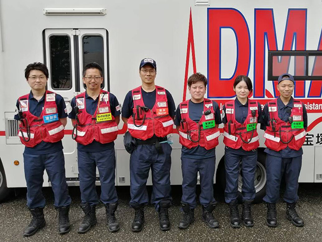 図1　DMATメンバー、左端が石津先生